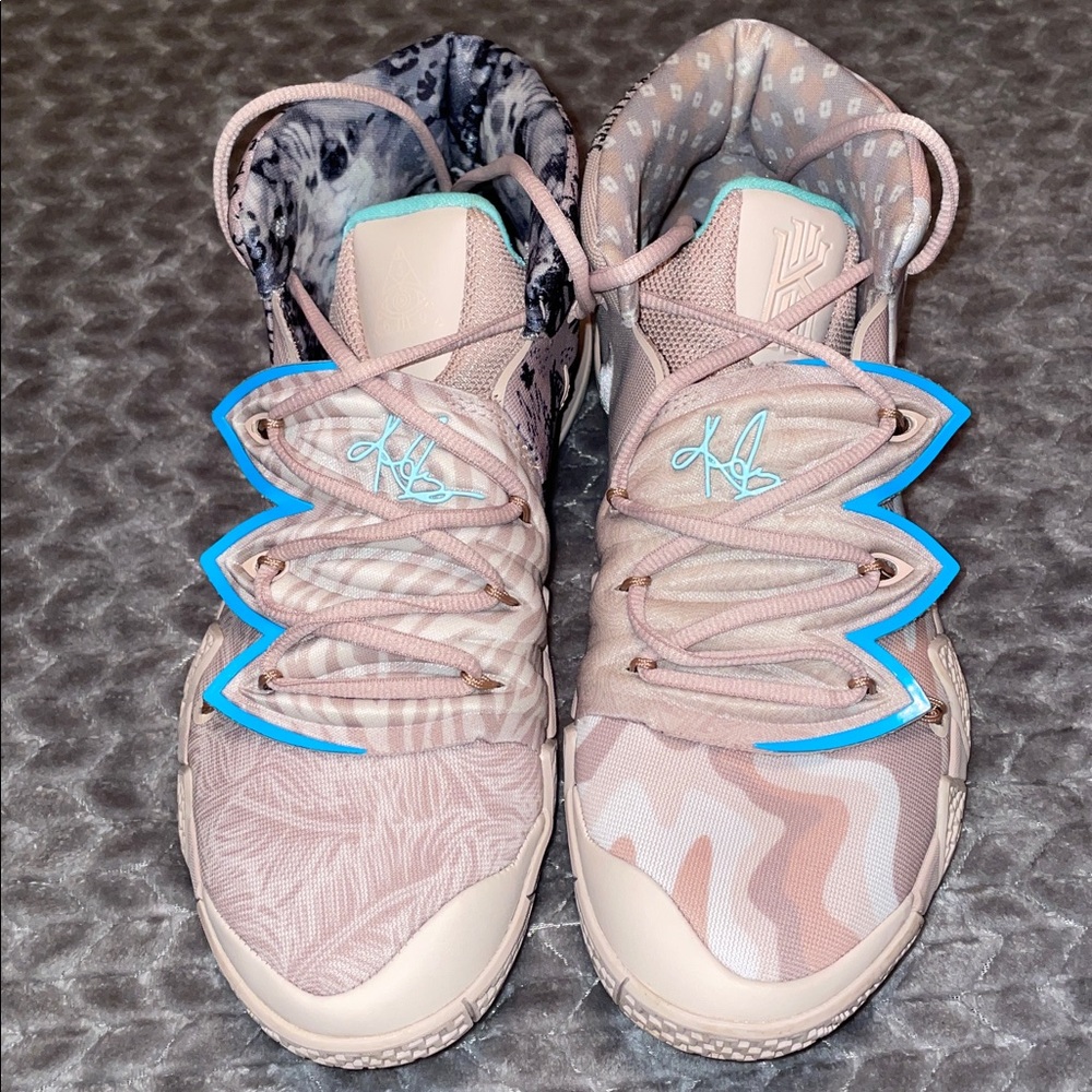 Nike Kyrie Irving Kybrid S2 'Desert Camo' or 'Fossil Stone' edition.  Size 10‎